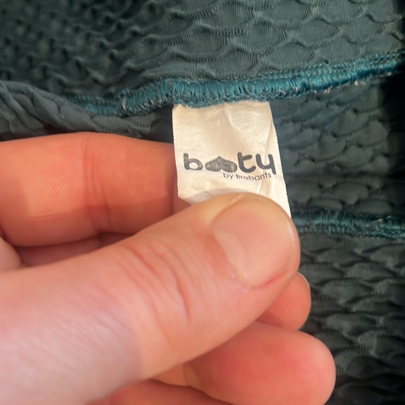 Booty By Brabants Curvy Croco Skin Leggings in Green,  OSFM - Picture 8 of 14